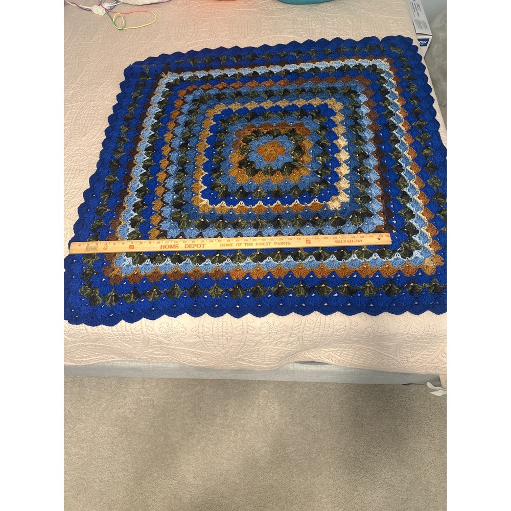 Handmade Crochet Shell lap Afghan Throw Blanket grannycore cottagecore 43x43 - Picture 5 of 6